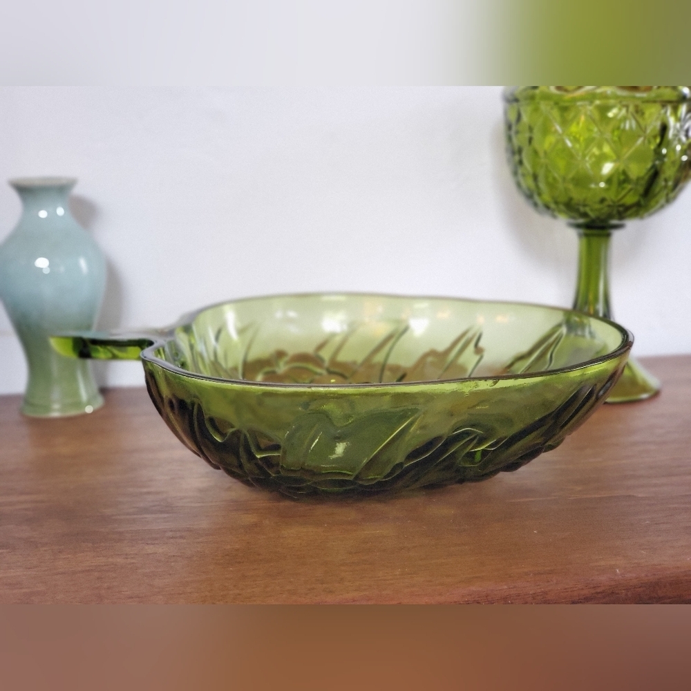 Vintage Indiana Glass Grape Shaped Serving Bowl - Picture 7 of 9